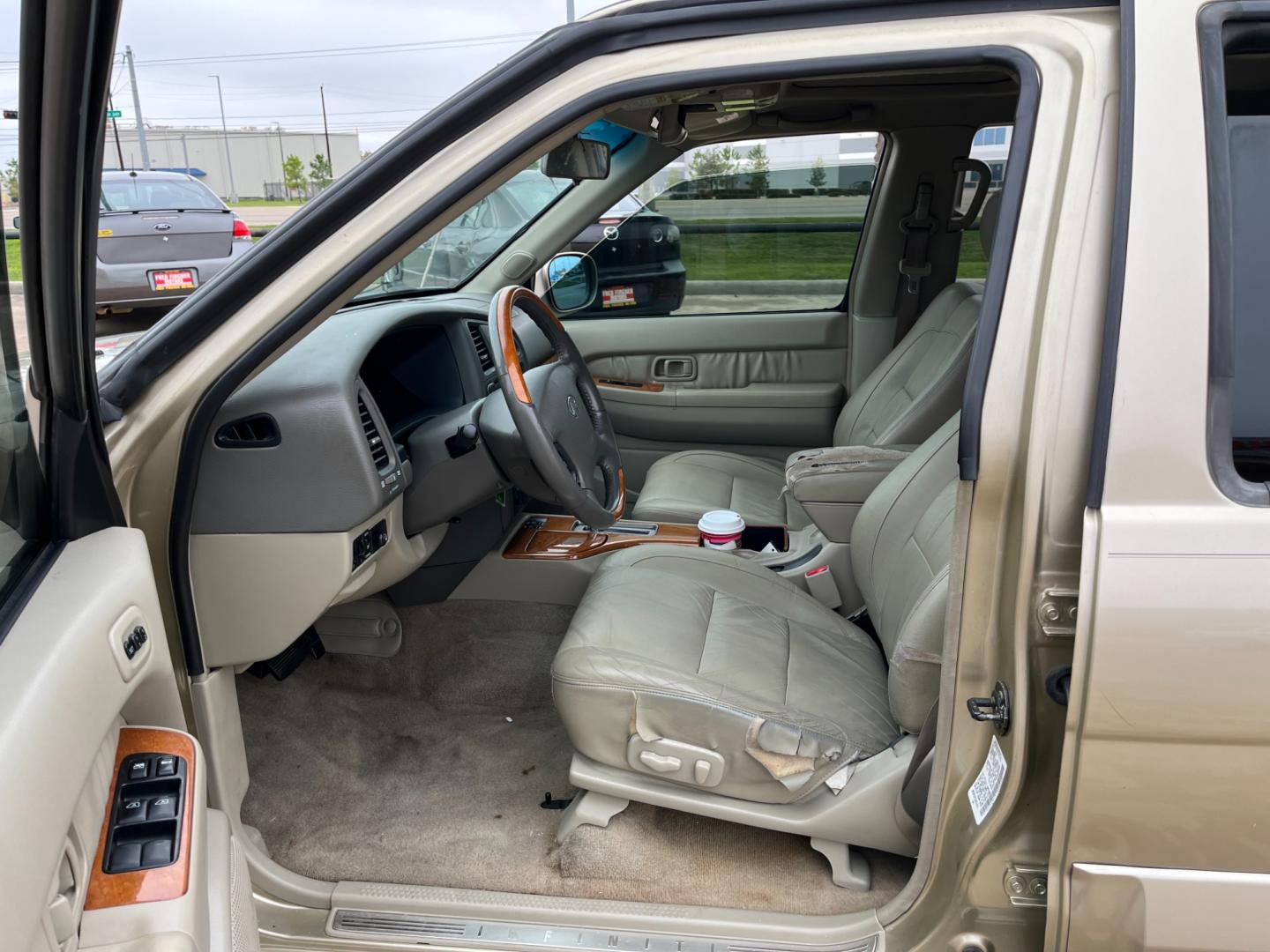 2003 tan /TAN Infiniti QX4 4WD (JNRDR09Y53W) with an 5 engine, 4-Speed Automatic Overdrive transmission, located at 14700 Tomball Parkway 249, Houston, TX, 77086, (281) 444-2200, 29.928619, -95.504074 - Photo#8